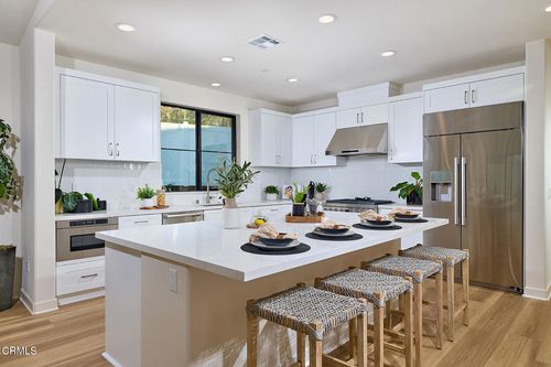 3245 Arrowhead Ct, Altadena, CA, 91001 | Card Image