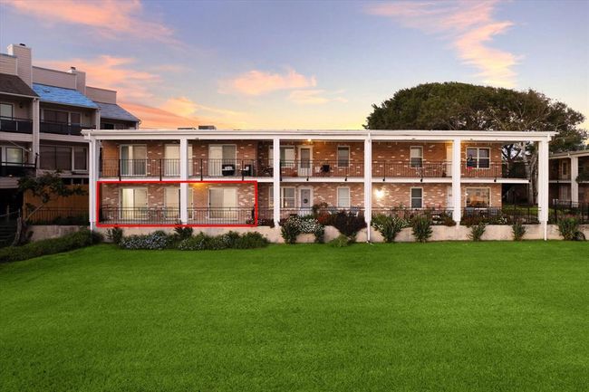 Red outline depicts condo location | Image 4