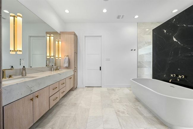 806 Sunfish St, House other with 4 bedrooms, 5 bathrooms and 4 parking in Lakeway TX | Image 15