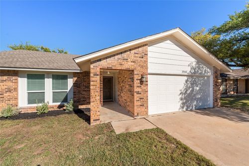 3900 Hillside Dr, Round Rock, TX, 78681-3670 | Card Image