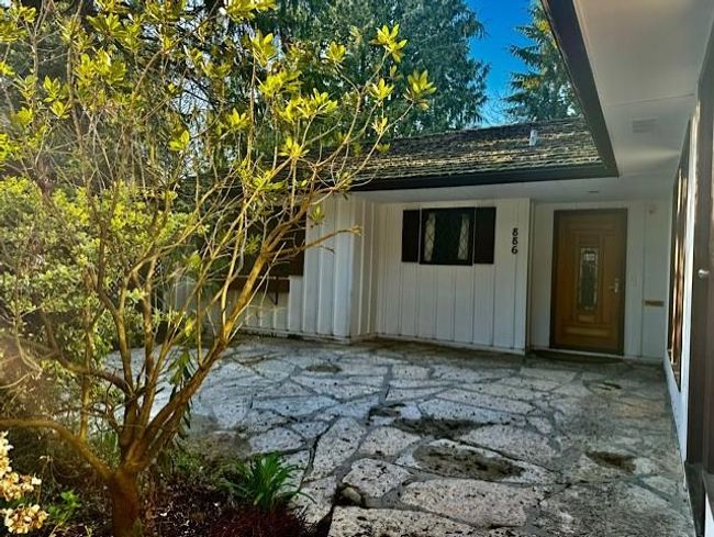 886 E 29 Th Street, House other with 3 bedrooms, 2 bathrooms and 3 parking in North Vancouver BC | Image 2