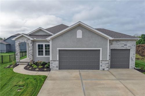 4528 Sw Berkshire Dr, Lee's Summit, MO, 64083-6126 | Card Image