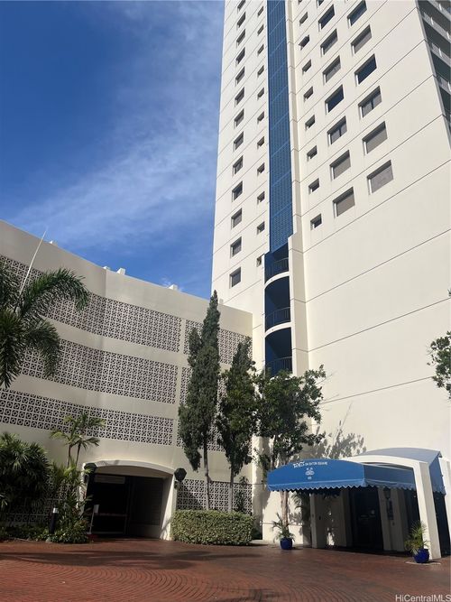 2815-400 Hobron Ln, Honolulu, HI, 96815-1207 | Card Image