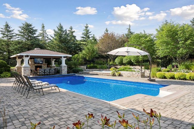 Pool has a new liner, cover and motor. | Image 74