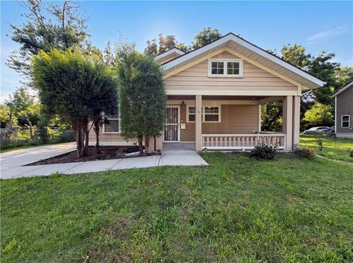 3407 Forest Ave, Kansas City, MO, 64109-2923 | Card Image