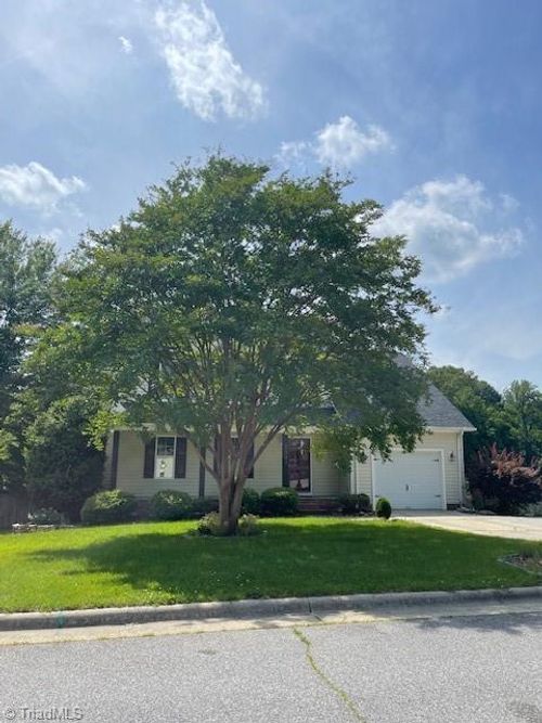 3393 Valley Crossing Dr, Greensboro, NC, 27410-9195 | Card Image