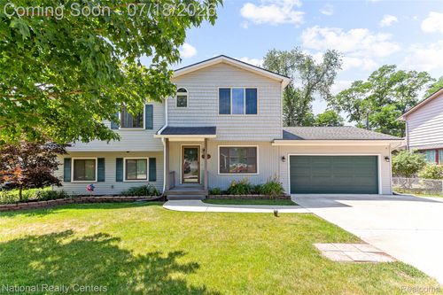 9175 Pennfield Ave, White Lake, MI, 48386-4167 | Card Image