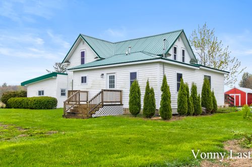 950 W 40th St, Fremont, MI, 49412-7927 | Card Image