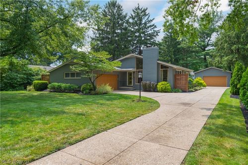 374 Bradley Rd, Bay Village, OH, 44140-1149 | Card Image