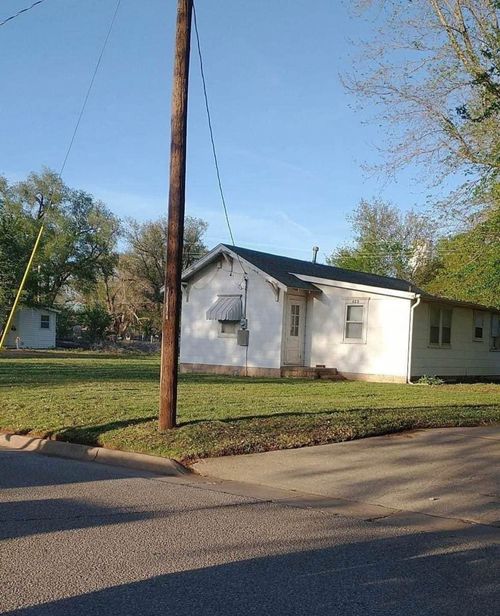 429 N Massachusetts Ave, Anthony, KS, 67003-2864 | Card Image