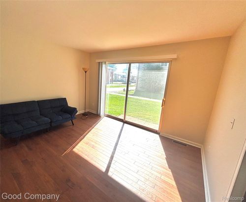 29120 Lund Ave, Warren, MI, 48093-2489 | Card Image