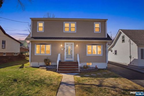 143 Carpenter St, Belleville, NJ, 07109-1586 | Card Image