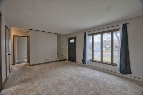 420 Arlington Rd, Hoyt Lakes, MN, 55750-1327 | Card Image