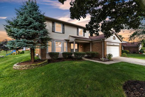 19441 Pollyanna Dr, Livonia, MI, 48152-1238 | Card Image