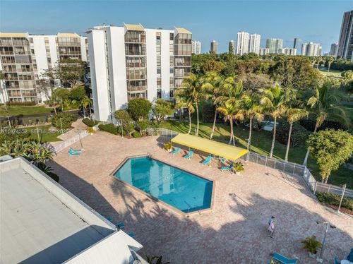 apt-311-20500 W Country Club Dr, Aventura, FL, 33180-1617 | Card Image