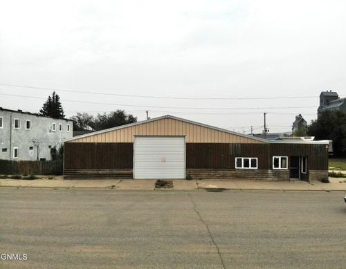 12 Broadway Ave, Culbertson, MT, 59218-7718 | Card Image