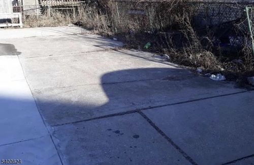 711 Warrena Rd, Atlantic City, NJ, 08401-1112 | Card Image