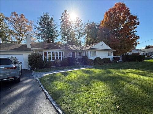 275 Meshanticut Valley Pkwy, Cranston, RI, 02920-3754 | Card Image