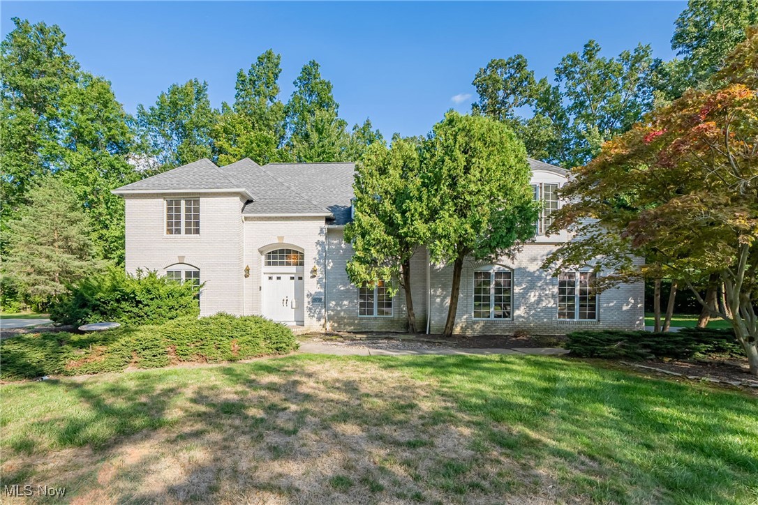 Essex Ct, Westlake, OH 44145