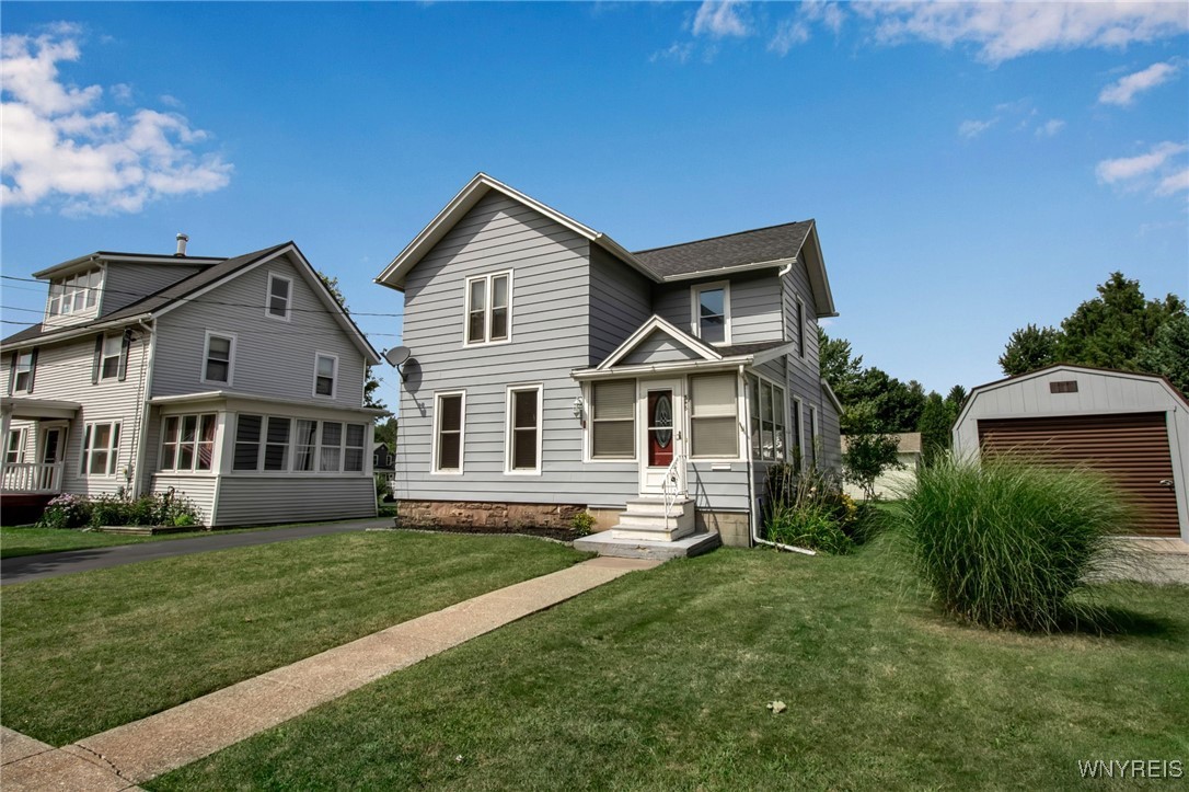 Oak Orchard St, Medina, NY 14103