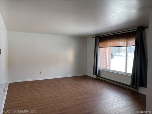 1975 Michigan Ave, Marysville, MI, 48040-1857 | Card Image