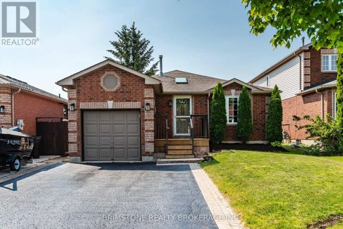9 Holly Meadow Rd, Barrie, ON, L4N8S1 | Card Image