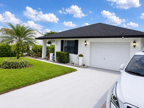 821 Hampton Rd, West Palm Beach, FL, 33405-1427 | Card Image
