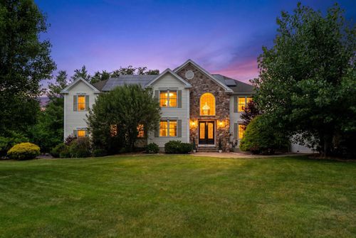 271 Merritt Nyberg Ln, Manchester, NH, 03104-4138 | Card Image
