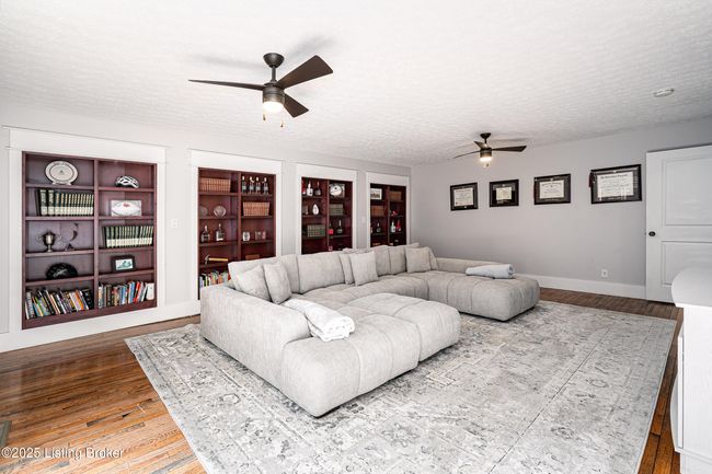 2918 Spickert Knob Rd, House other with 5 bedrooms, 4 bathrooms and null parking in Floyds Knobs IN | Image 32
