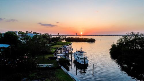 1521 Bay Point Dr, SARASOTA, FL, 34236-8407 | Card Image