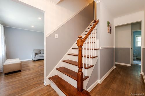 2125 Burke Pl, N Merrick, NY, 11566-2420 | Card Image