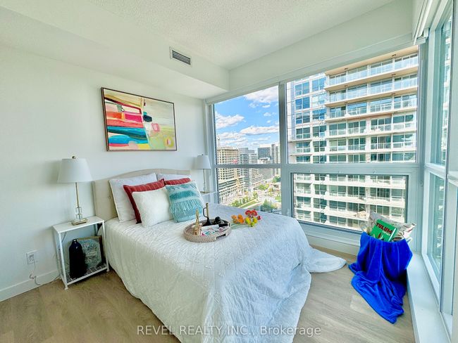1902 - 25 Mcmahon Dr, Condo with 3 bedrooms, 3 bathrooms and 1 parking in North York ON | Image 21