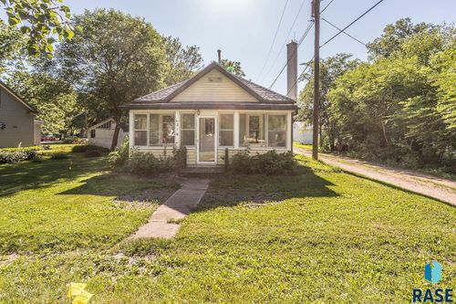 621 Montana St, Centerville, SD, 57014-2181 | Card Image