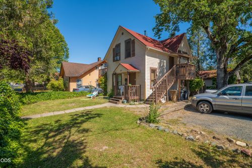 324 Ne D St, Grants Pass, OR, 97526-2181 | Card Image