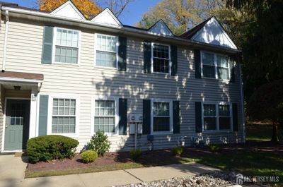 E - 37 Hanover Square, Townhouse with 2 bedrooms, 1 bathrooms and null parking in Middlesex NJ | Image 2