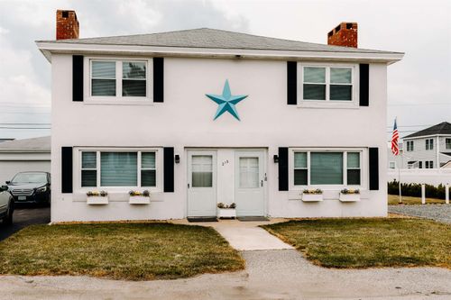 212 Bristol St, Seabrook, NH, 03874-4703 | Card Image