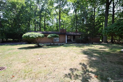 23695 Oak Glen Dr, Southfield, MI, 48033-6501 | Card Image