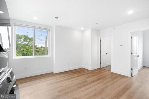 e-929 N 40th St, PHILADELPHIA, PA, 19104-1133 | Card Image