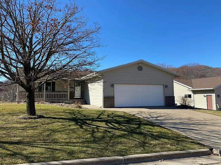 Regent Dr, LA Crescent, MN 55947