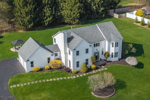 11 Wilson Way, Ringoes, NJ, 08551-1812 | Card Image