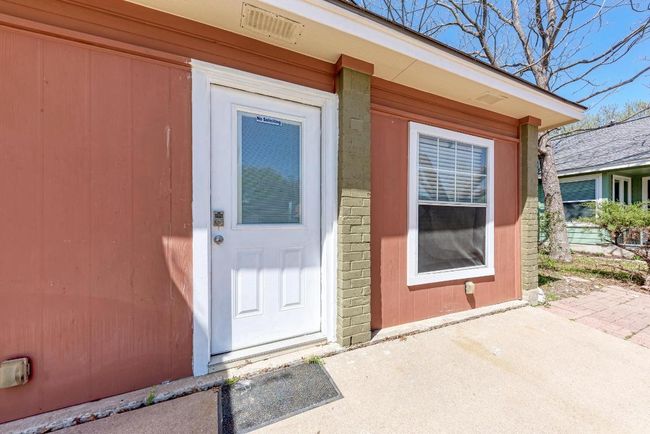 Property entrance with visible vents | Image 29