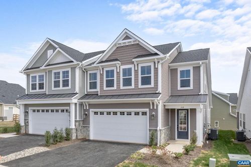 208 Sunbird Ln, WAYNESBORO, VA, 22980-3272 | Card Image