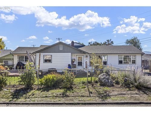 663 Ne Knoll Ave, Roseburg, OR, 97470-6248 | Card Image