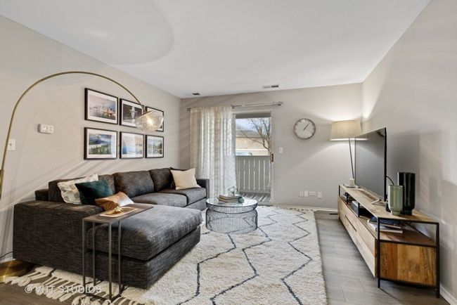 APT-1124 - 1630 Lincoln Meadows Cir, Condo with 2 bedrooms, 2 bathrooms and 2 parking in Schaumburg IL | Image 4