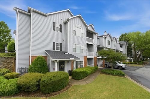 812 Vinings Forest Ln Se, Smyrna, GA, 30080-3941 | Card Image