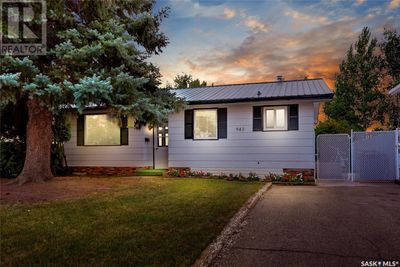 943 Hawthorne Cres, House other with 3 bedrooms, 2 bathrooms and null parking in Moose Jaw SK | Image 2