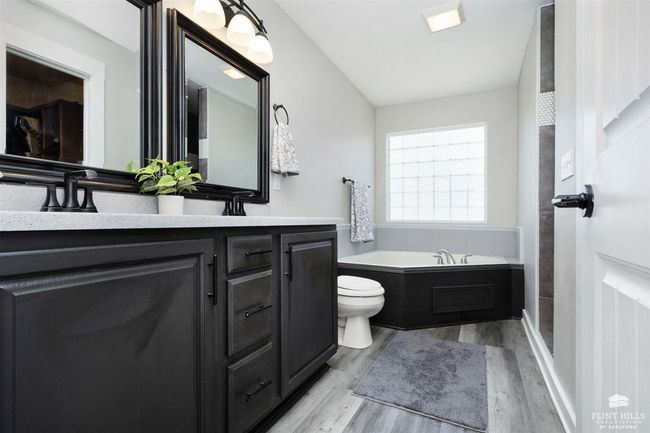812 Fossilridge Dr, House other with 5 bedrooms, 3 bathrooms and null parking in Manhattan KS | Image 14