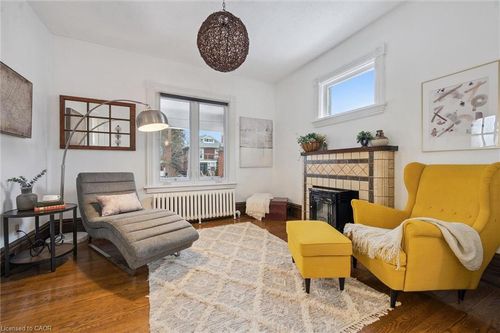 572 Woolwich St, Guelph, ON, N1H3Y2 | Card Image