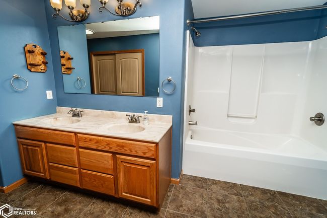 403 E Carleton St, House other with 6 bedrooms, 4 bathrooms and null parking in Toledo IA | Image 17