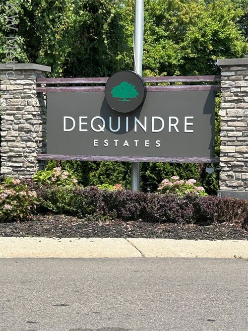 48582 Lakeview Cir, Shelby Township, MI, 48317-2739 | Card Image